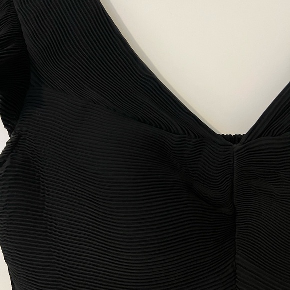 Express Pleated Flutter Sleeve Top - Picture 3 of 8